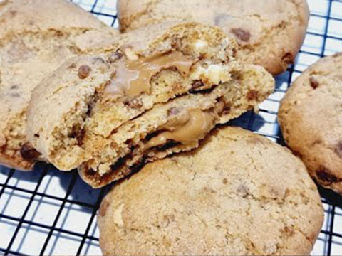 Biscoff Filled New York Cookies